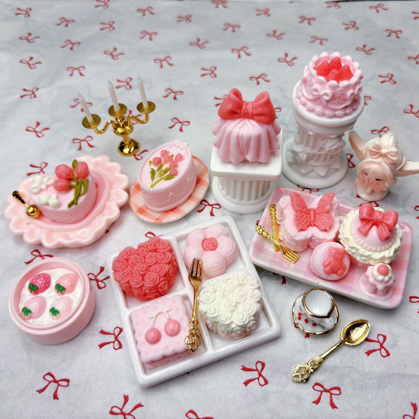 7 pcs mini squishy sticky stress relief toys &amp; plates set with cute styles and soft texture
